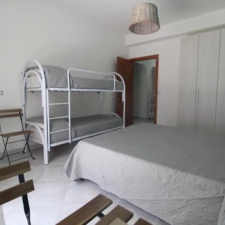 فندق مبيت وإفطار Sognandocasab&b Tortora 3*